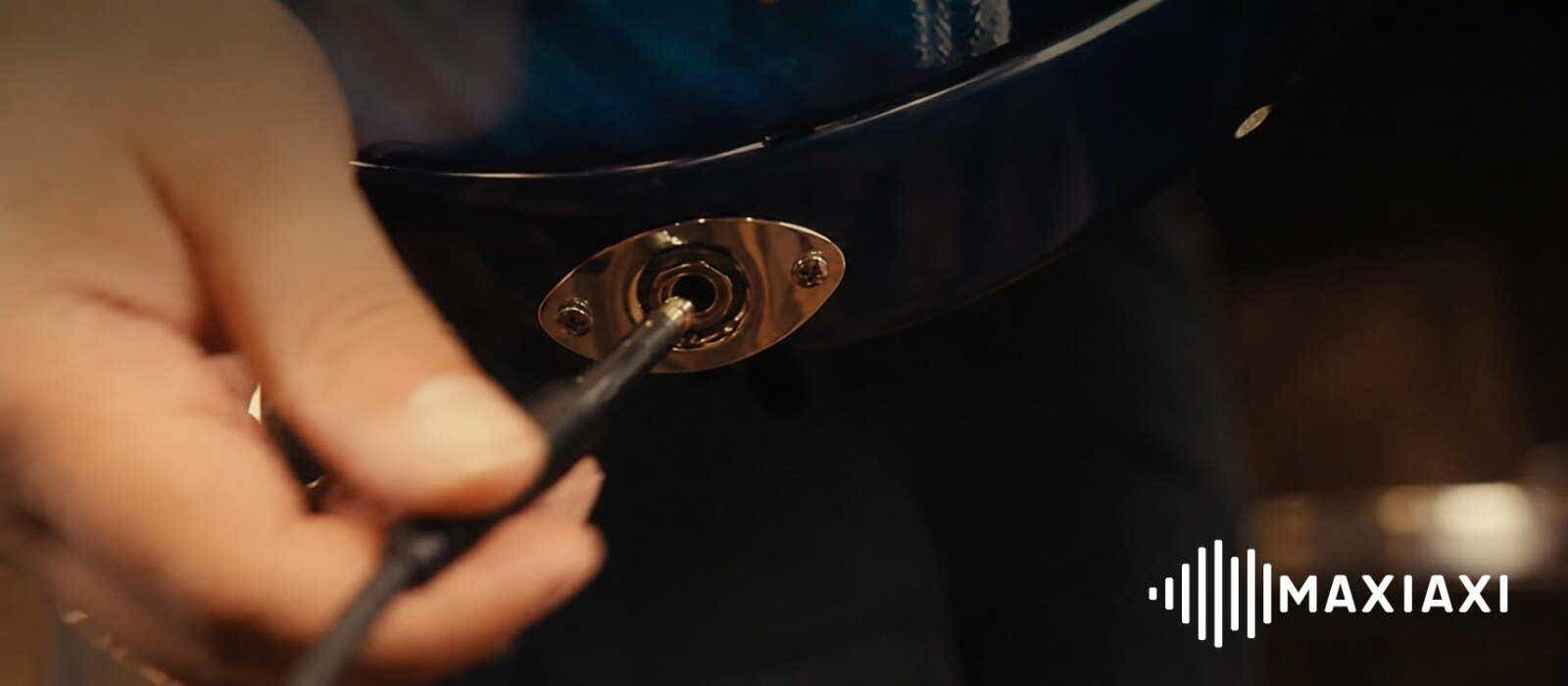 Kannst du einen Kopfhörer an eine E-Gitarre anschließen?