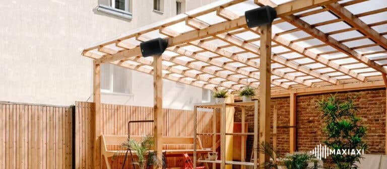 Lautsprecher unter dem Abdach: Die 6 wichtigsten Tipps für besten Sound im Freien