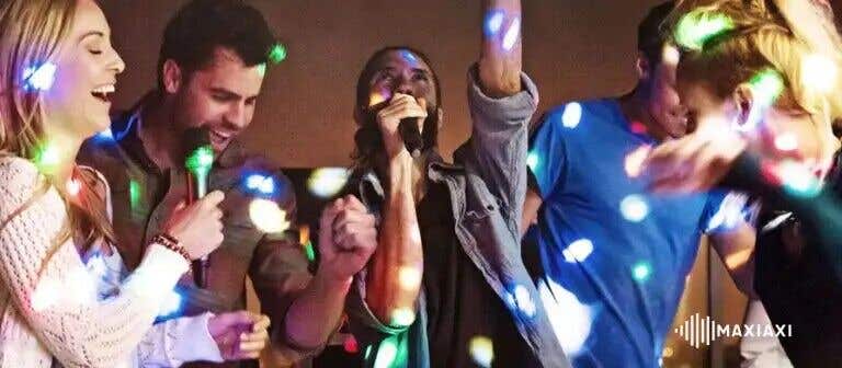 Wusstest du schon von der Karaoke Funktion auf Spotify?